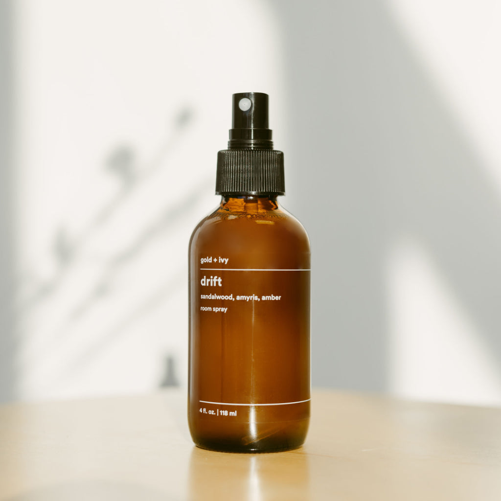 drift room spray – gold + ivy